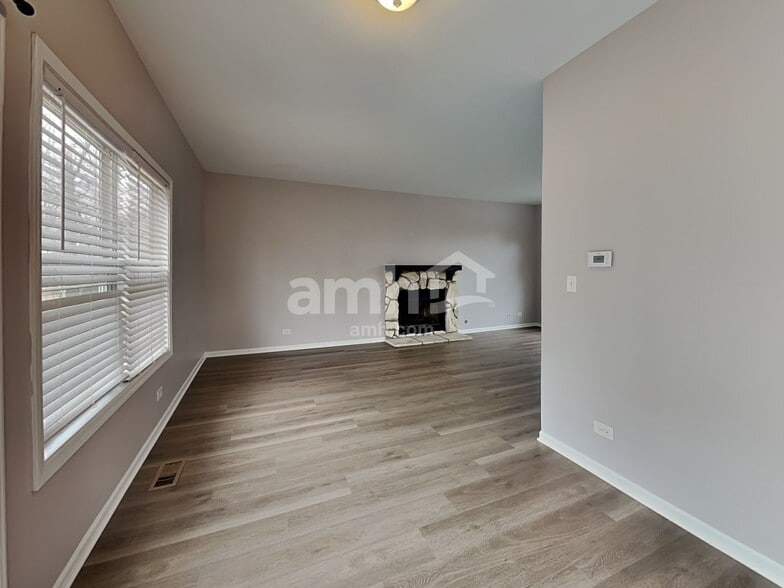 Building Photo - 2417 Deerfield Dr