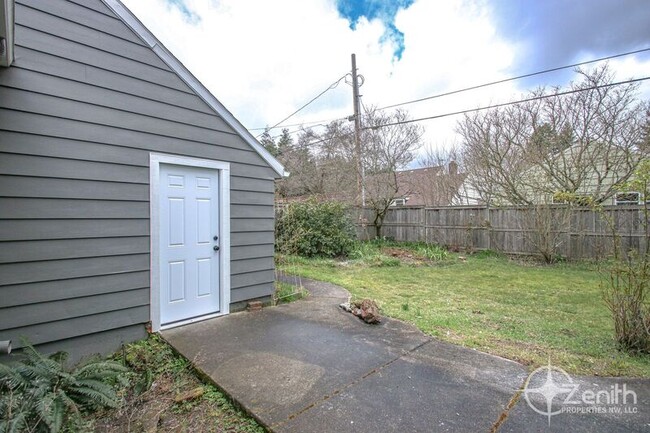 Building Photo - 308 NW 45th St