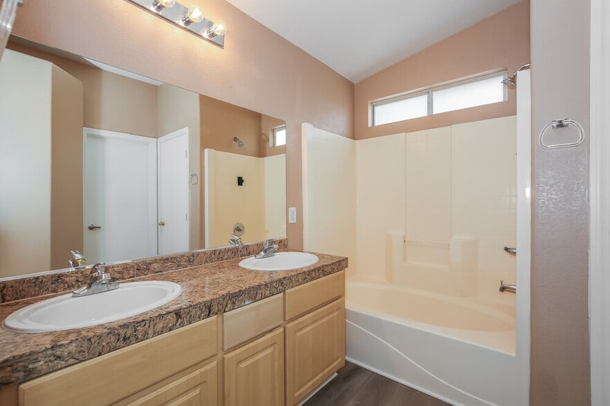 Building Photo - 1002 Emerald Stone Ave