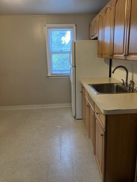 Building Photo - 117 Shoshone St