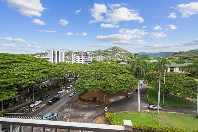 Building Photo - Punahou-Wilder Unit 803 - 2 BD 1 BA w/ Lanai KEY SCURED BUILDING