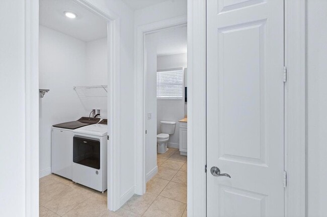 Building Photo - 2590 Bella Vista Cir