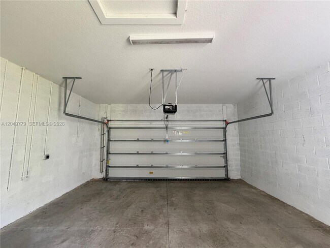 Building Photo - 881 SW Bushel Trl