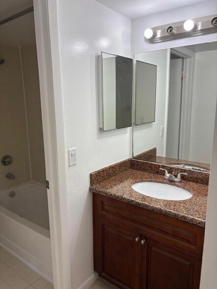 Building Photo - 9959 Nob Hill Pl