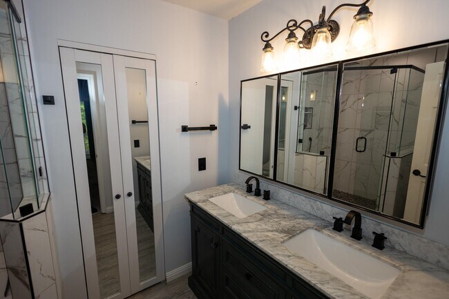 Building Photo - 1473 S Mariners Pointe