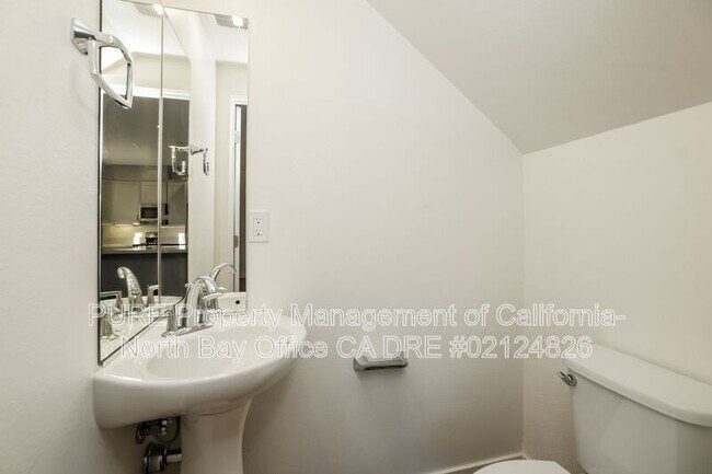 Building Photo - 2976 Bay Village Ave