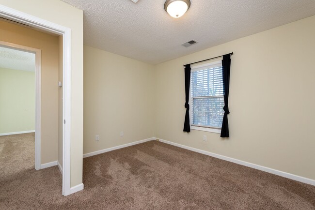 Building Photo - Spacious 4-Bedroom Home in Westside Athens...