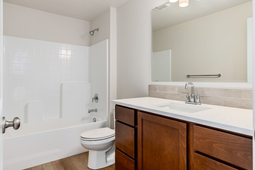 Secondary Bath - 11363 Bluefield Dr