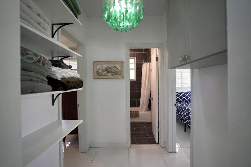 Building Photo - 2513 Staples Ave