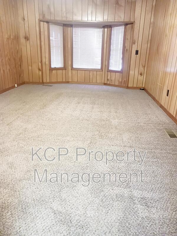 Building Photo - 600 Paw Paw Rd