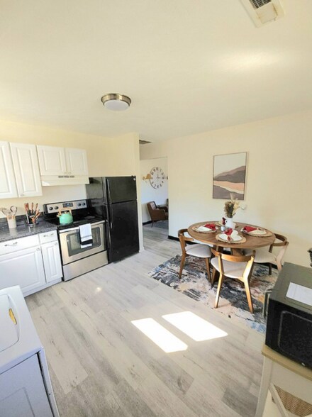 Building Photo - 361 Cherry St