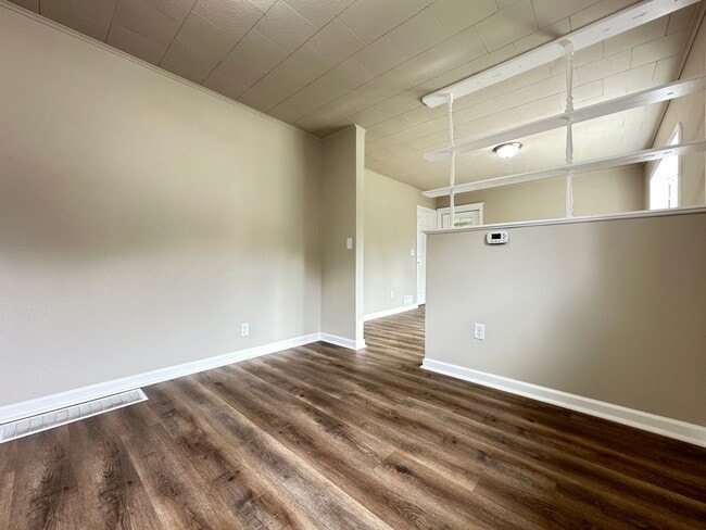Building Photo - Beautiful 3 Bedroom Home Available!
