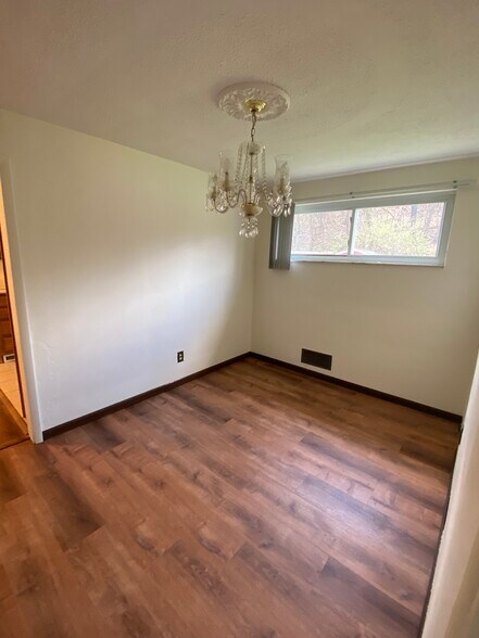 Building Photo - 906 Woodland Ave