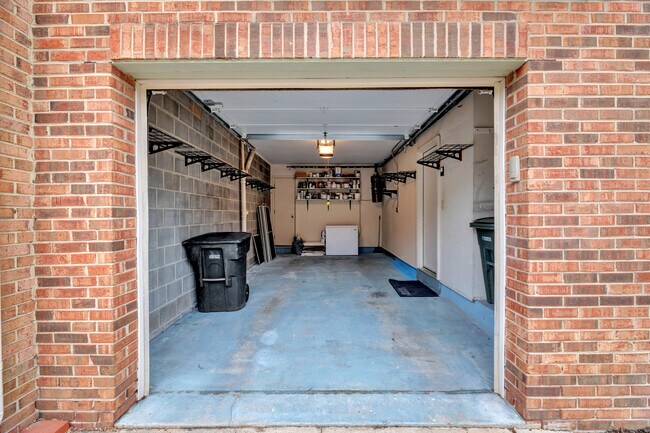 Building Photo - 1053 N George Mason Dr