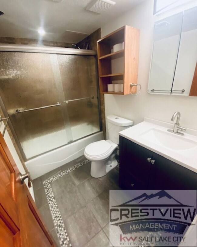 Building Photo - Broadway Condo