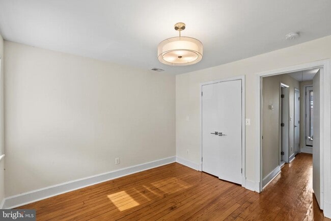 Building Photo - 1006 S Belnord Ave