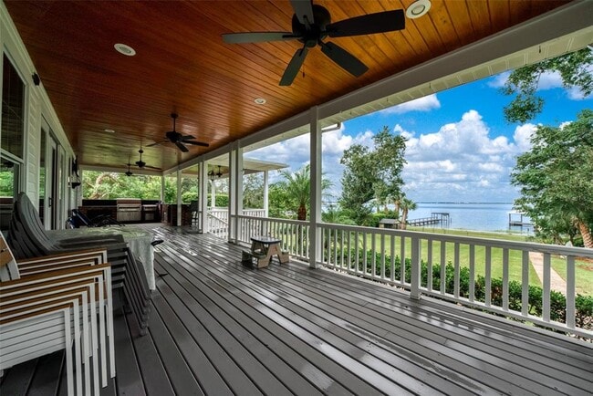 Building Photo - 2551 Lakeview Dr