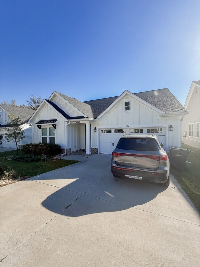 Building Photo - 5742 Vlg Rdg Ln