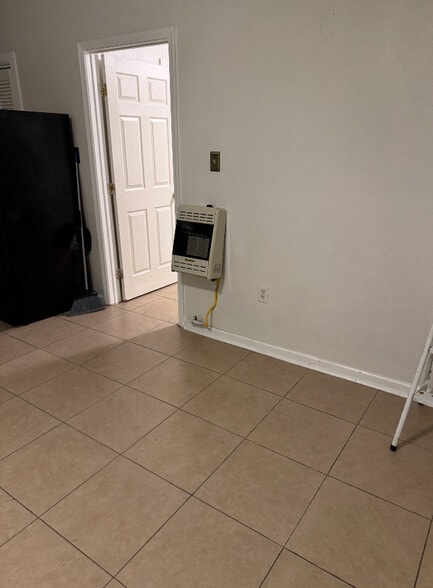 Building Photo - 3031 Mistletoe St