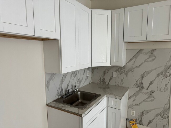 Building Photo - 4 Bed 2 Bath in Echo Park with Back Patio