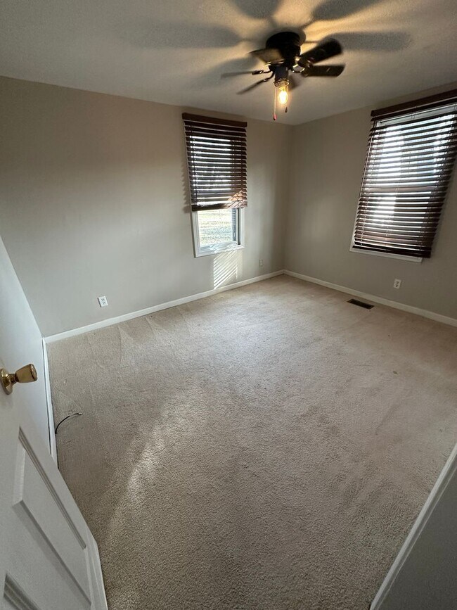 Building Photo - 3 Bedroom, 1 Bathroom House with Detached Double Garage