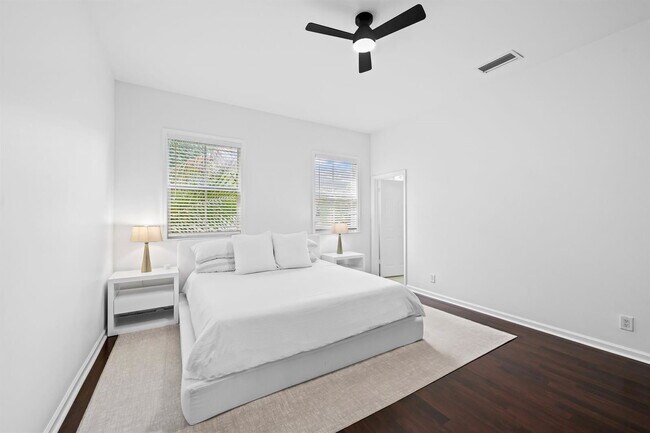 Building Photo - 515 SW 18th Ave