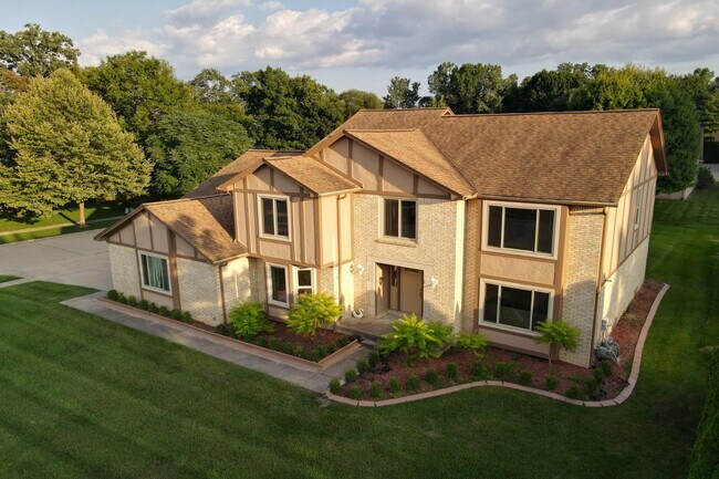 Building Photo - 6710 Westpointe Dr