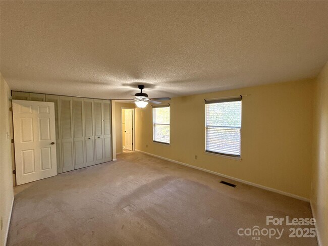 Building Photo - 2015 Bantry Ln