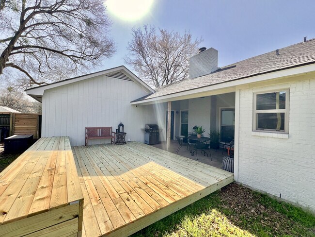 Building Photo - 2701 Westwood Main Dr