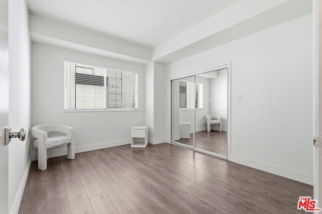 Building Photo - 10787 Wilshire Blvd