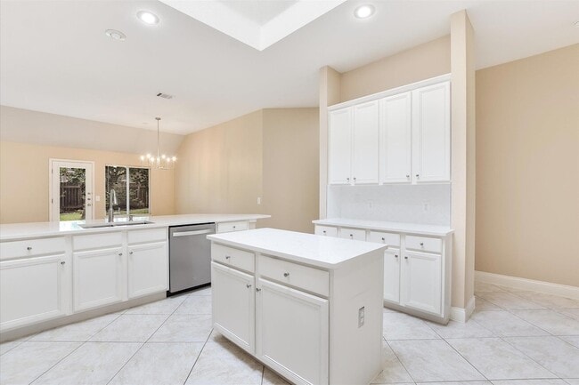Building Photo - 7200 Quimper Ln