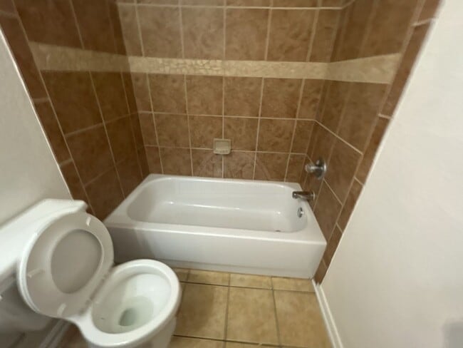 Building Photo - 1303 Chips Dr