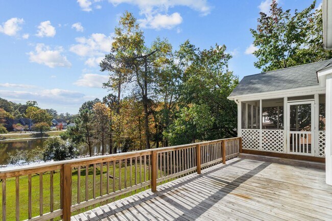 Building Photo - Beautiful 4 Bedroom/ 2 Story Home