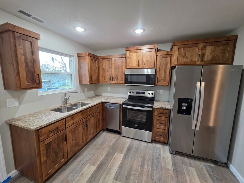 Building Photo - 349 W Neosho St