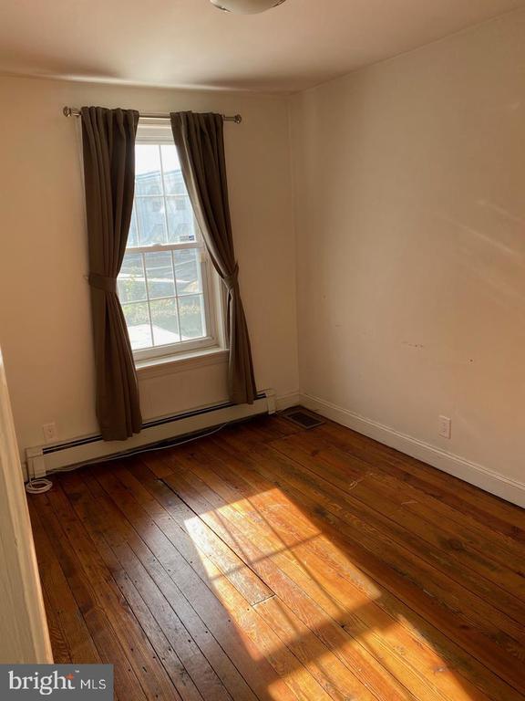 Building Photo - 111 Hermit St