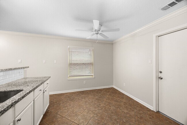 Building Photo - 11843 Sunny Stream Dr