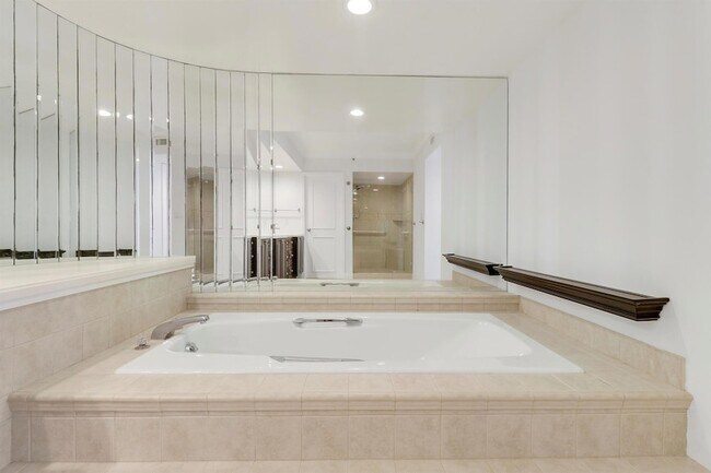 Building Photo - 5380 N Ocean Dr