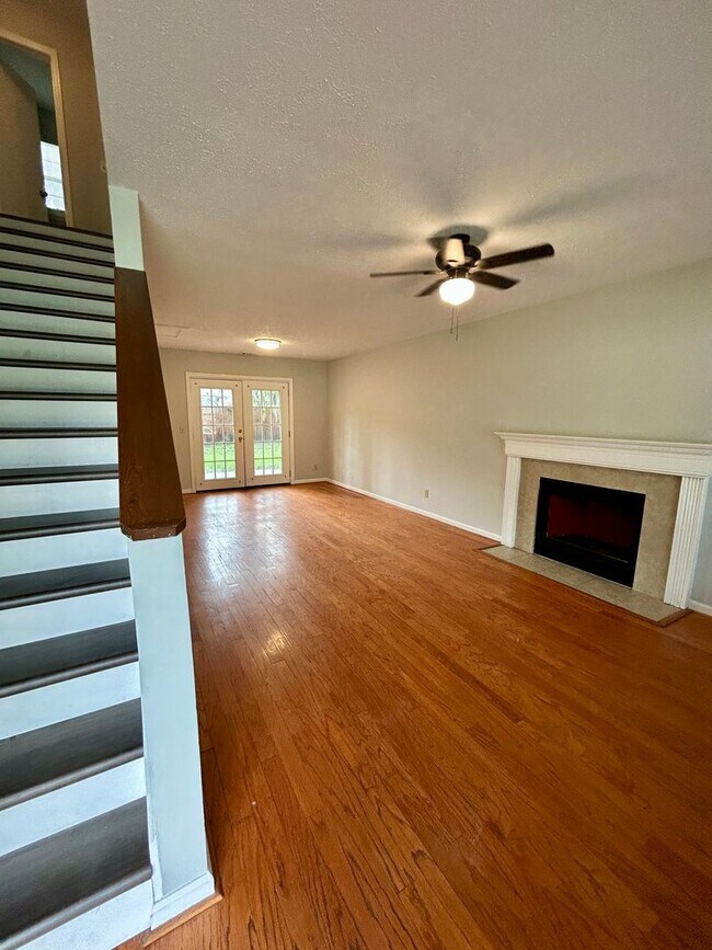Building Photo - 166 Bordeaux Ln
