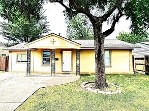 Building Photo - 3017 Fern St