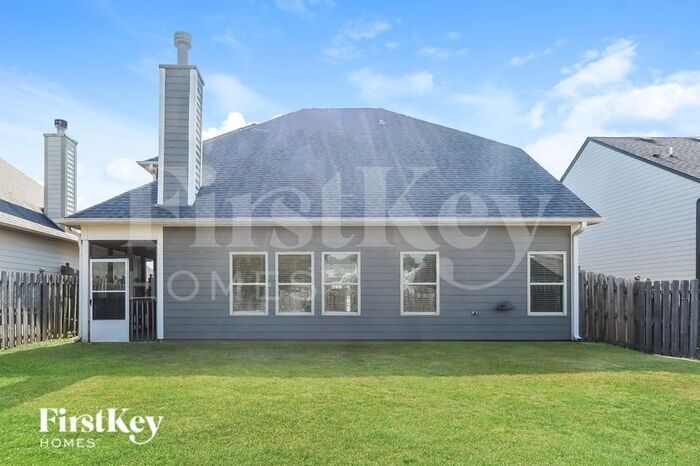 Building Photo - 1005 Bethpage Ln