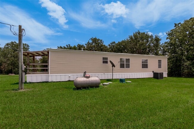 Building Photo - 37 Riverside Ln