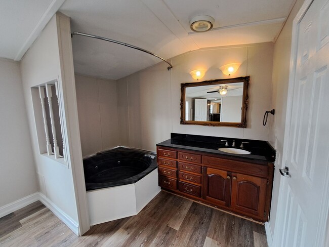 Building Photo - Remodeled 2BR/2BA mobile home off Pine For...