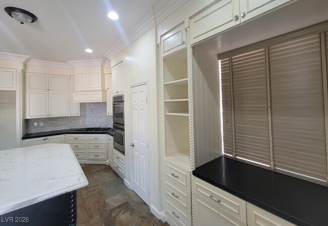 Building Photo - 9338 Wilderness Glen Ave