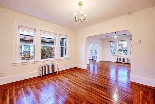 Building Photo - 127 Evergreen St