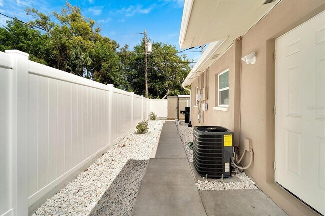 Building Photo - 1462 Cleveland St