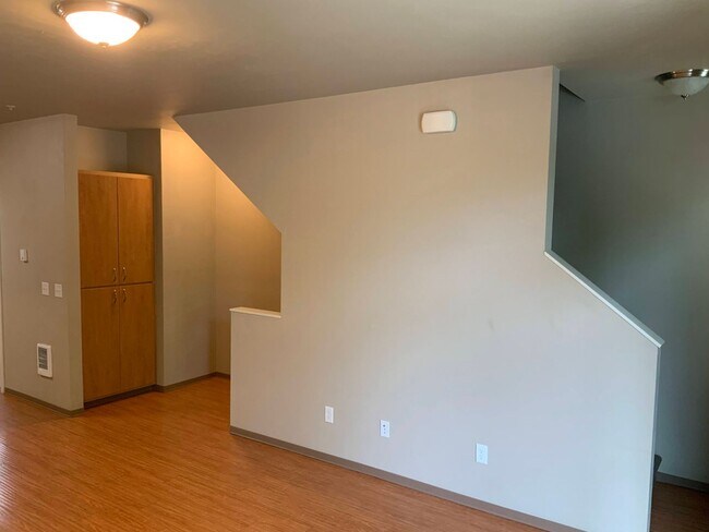 Building Photo - Close to Campus on 14th & Patterson- 1/2 O...