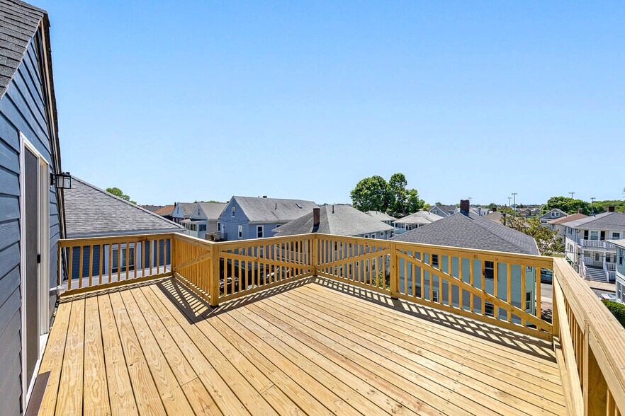 Building Photo - 72 Stanley Ave