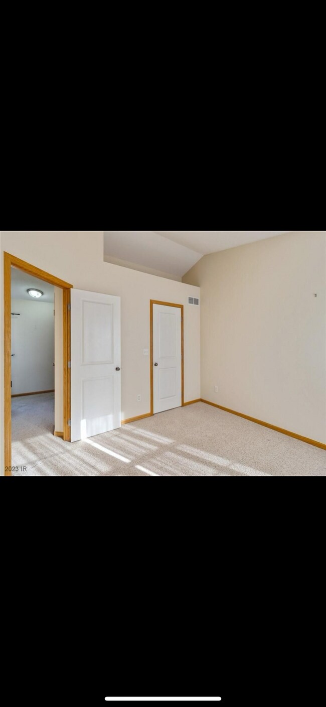 Building Photo - 15220 Greenbelt Dr