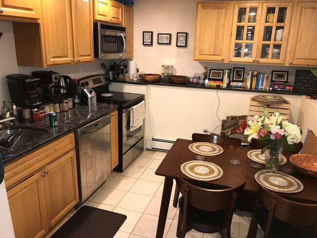 Building Photo - 126 Clifton St