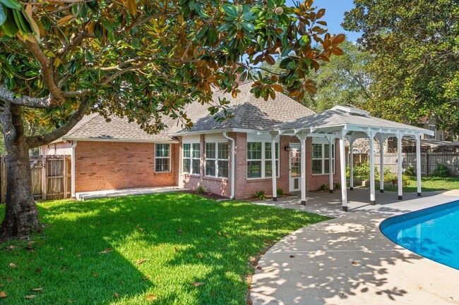 Building Photo - 508 Garden Oaks Cove